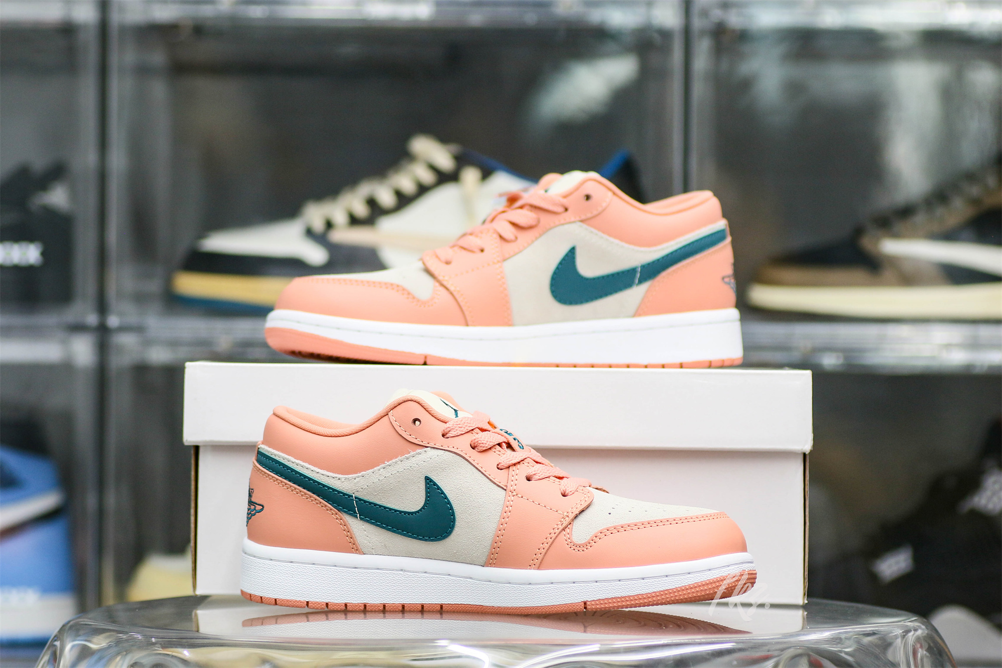 Wmns Jordan 1 Low Light Madder Root