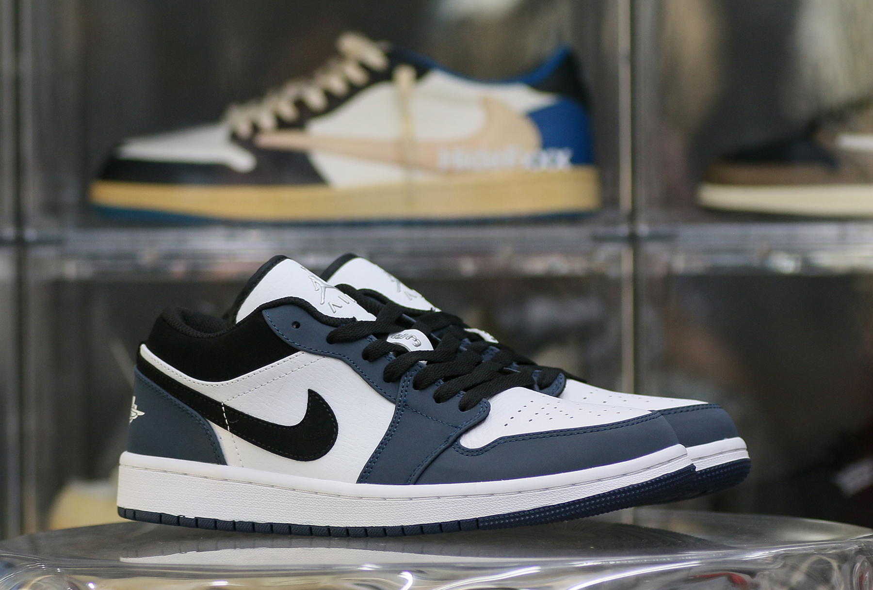 Jordan 1 Low Retro Navy