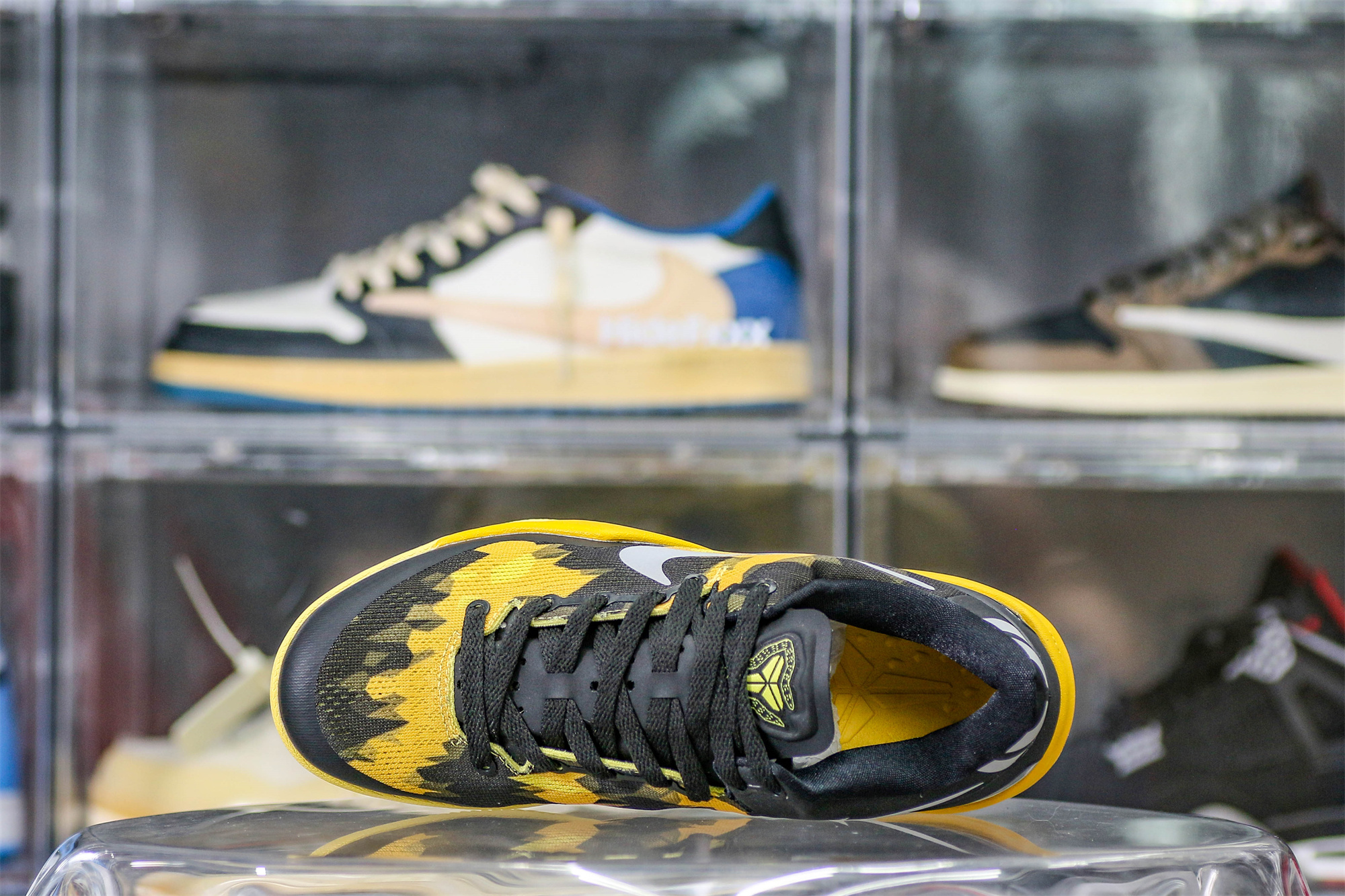 Kobe 8 ‘Sulfur Electric’ 2012(A1 Batch)