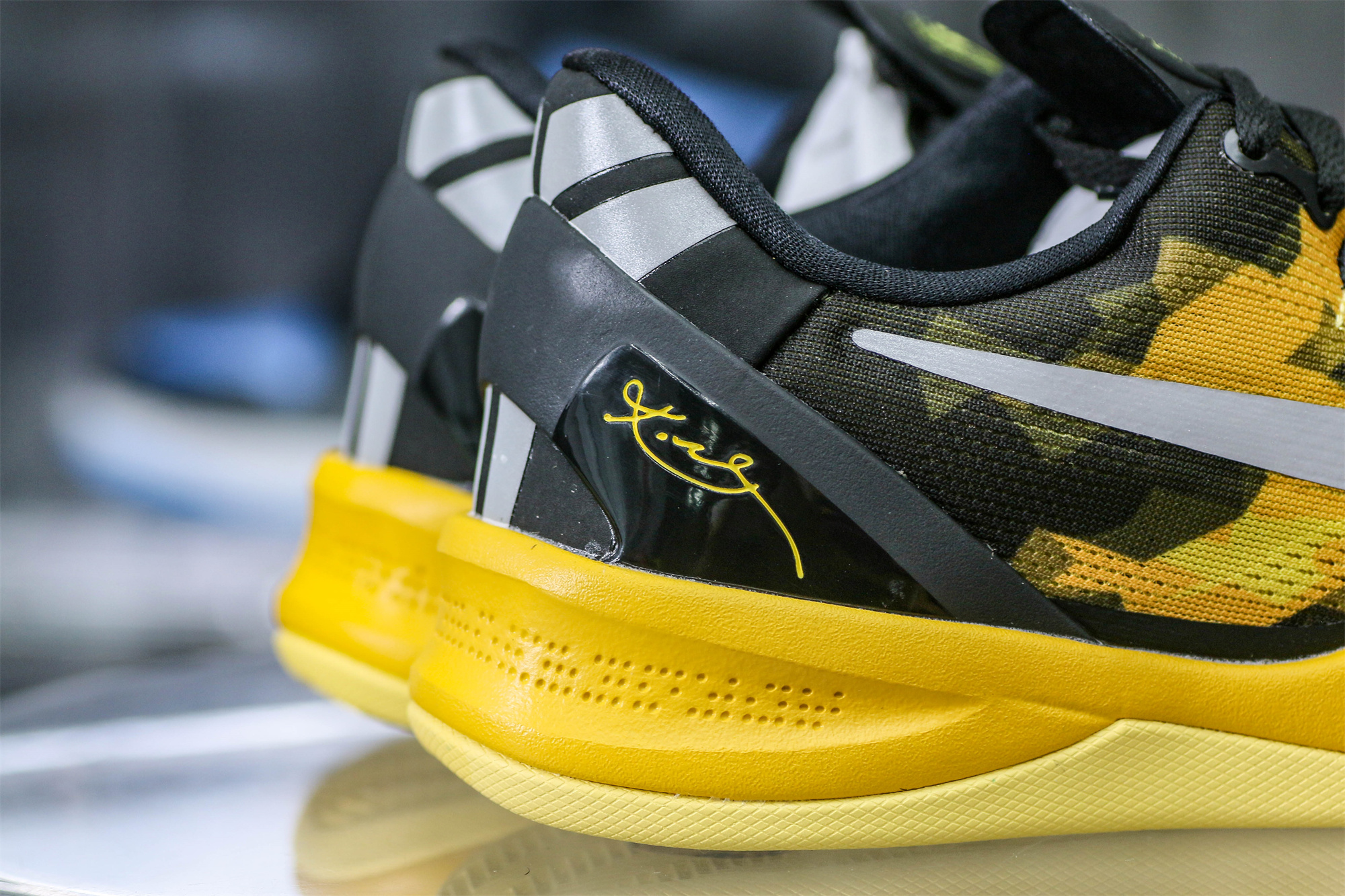 Kobe 8 ‘Sulfur Electric’ 2012(A1 Batch)