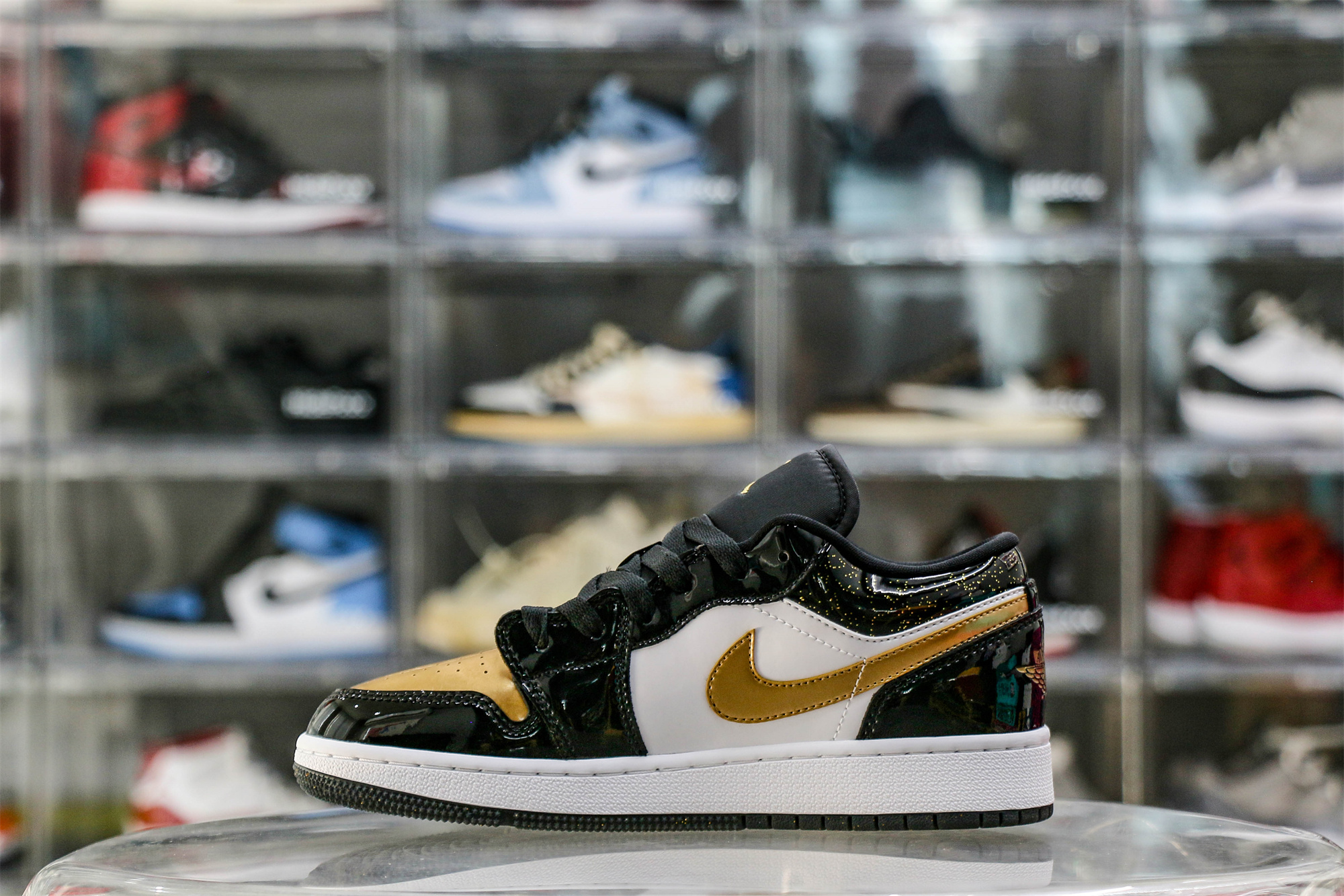 Air Jordan 1 Low SE Gold Toe