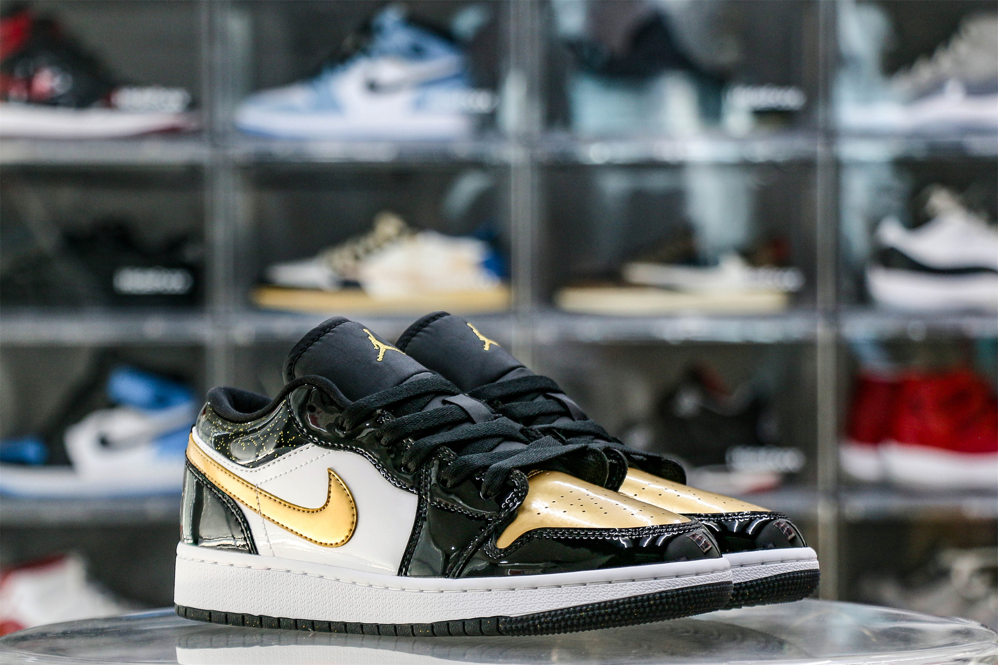 Air Jordan 1 Low SE Gold Toe