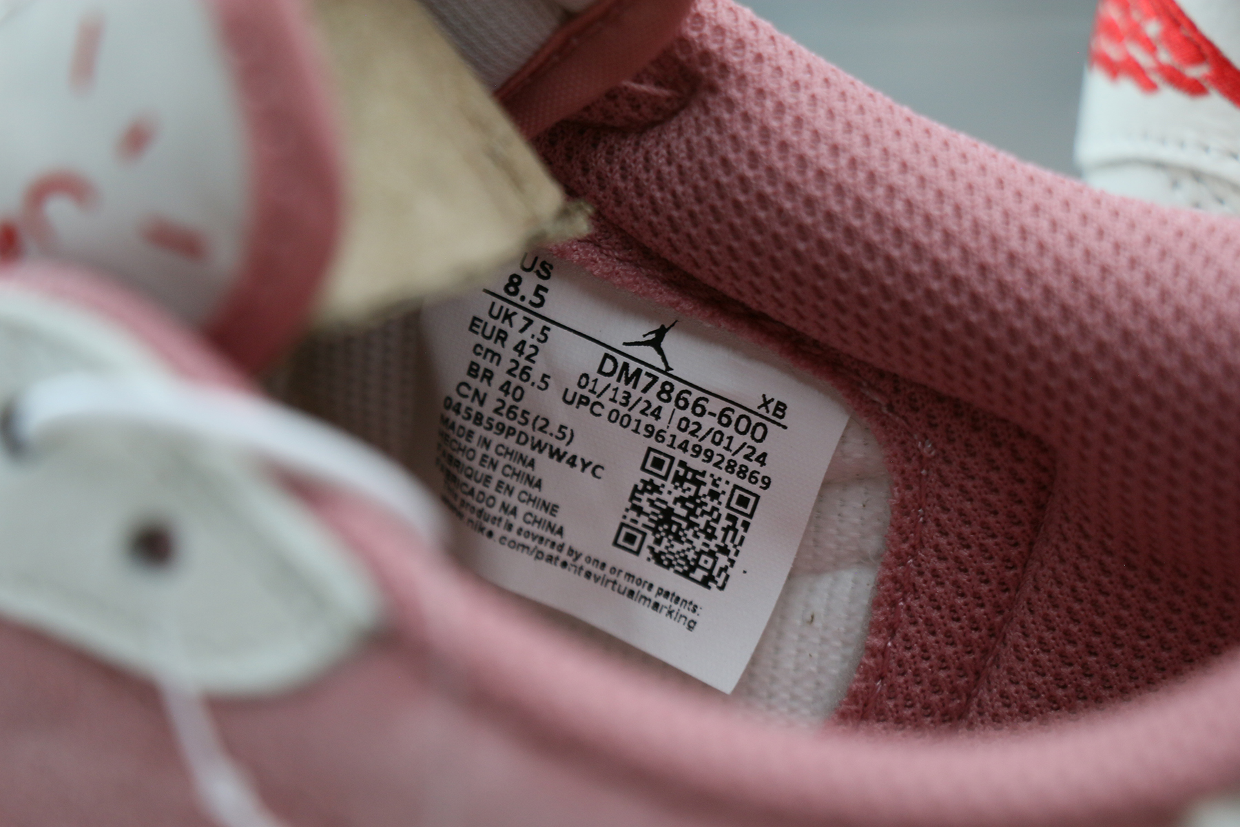 Travis Scott x Air Jordan 1 Low OG Shy Pink 2025