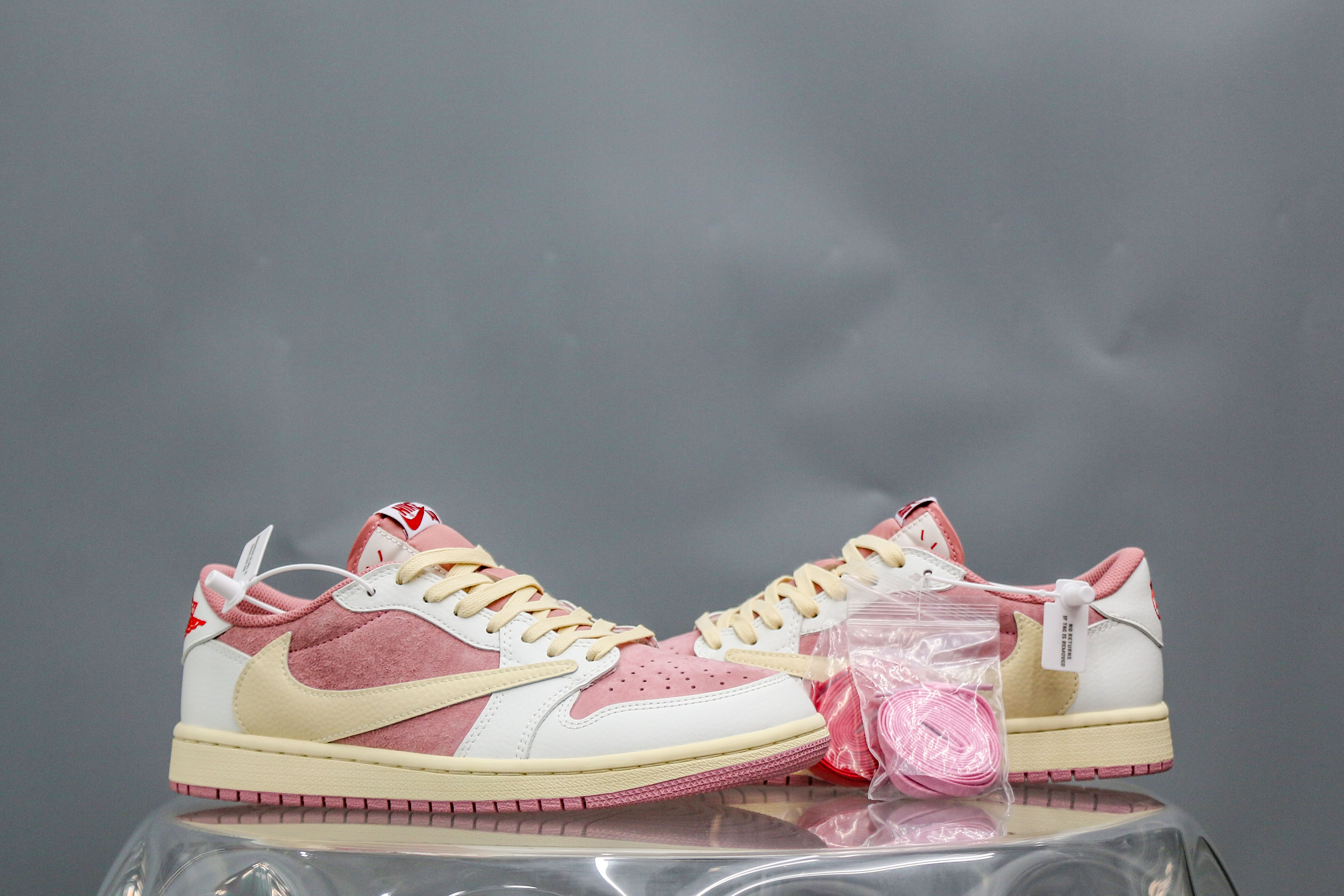 Travis Scott x Air Jordan 1 Low OG Shy Pink 2025（A2 Batch)