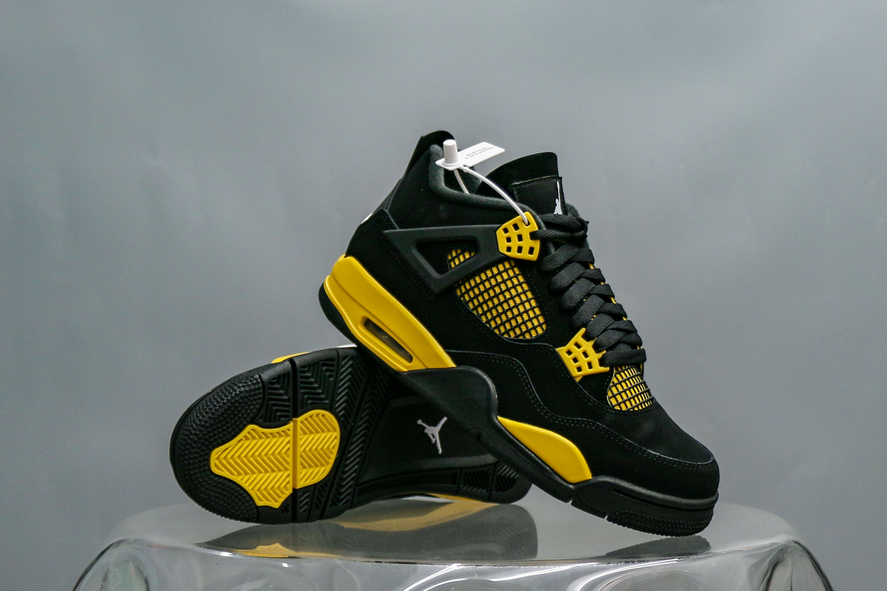 Jordan 4 Retro Thunder (2023) (A2 Batch)