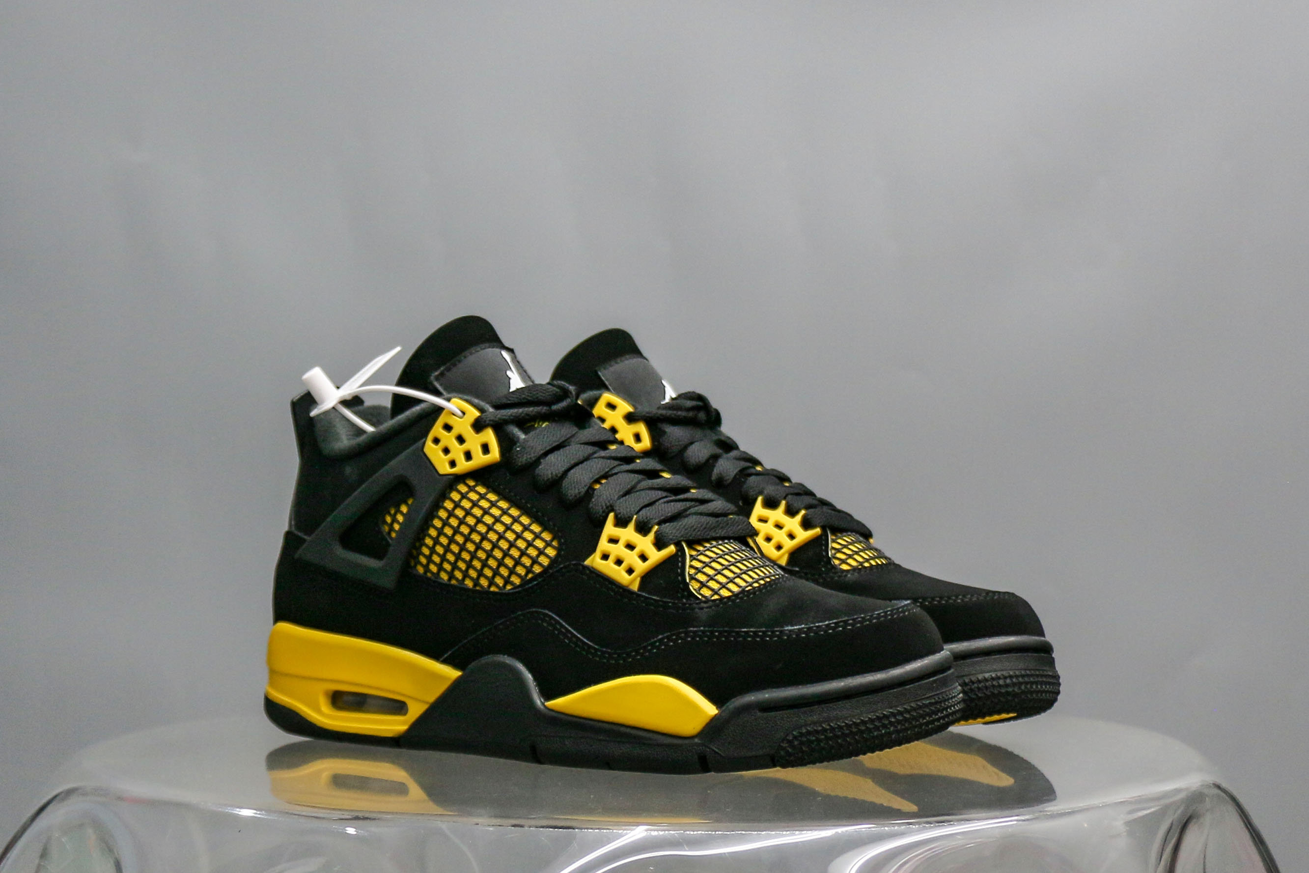 Jordan 4 Retro Thunder (2023) (A2 Batch)