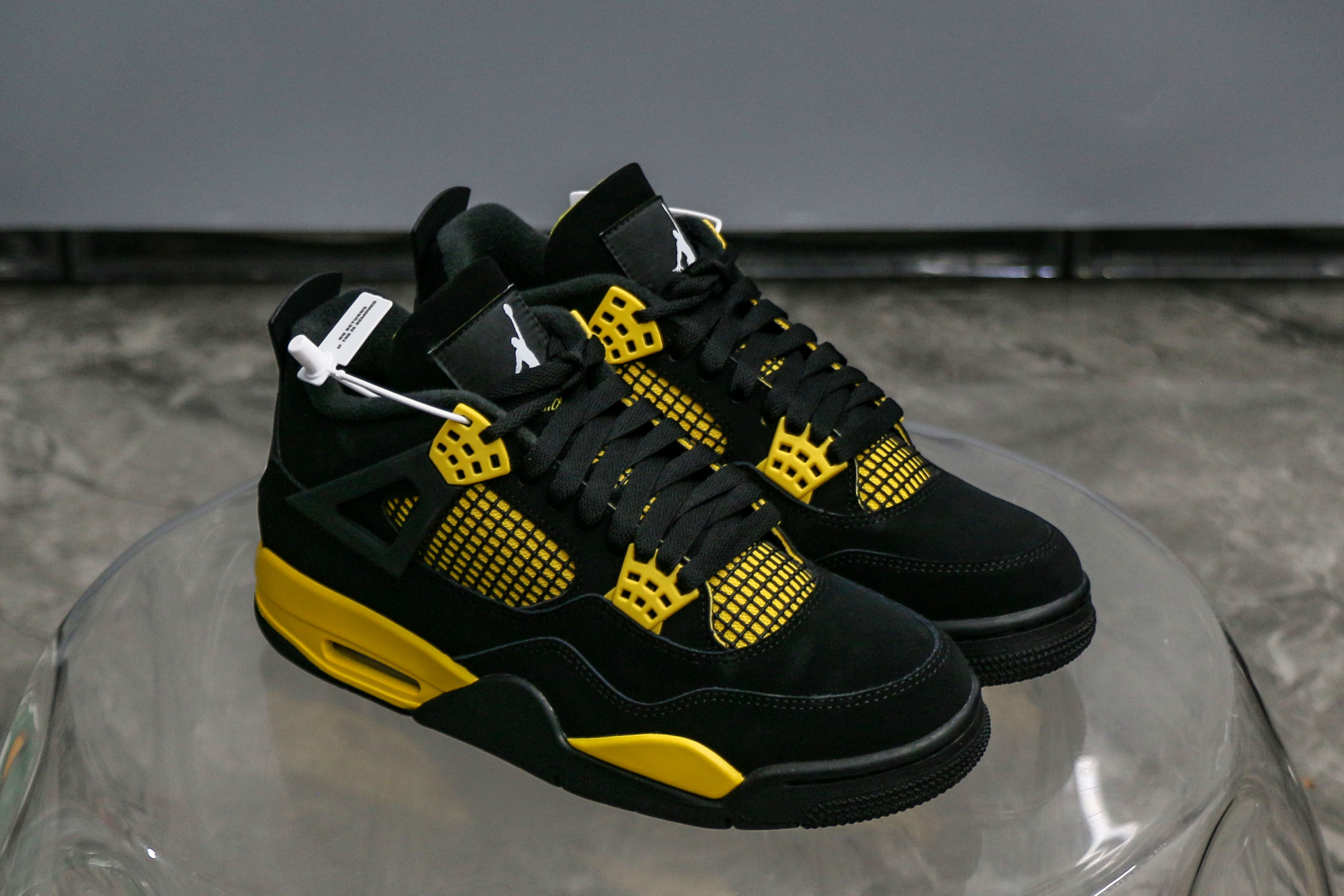 Jordan 4 Retro Thunder (2023) (A2 Batch)