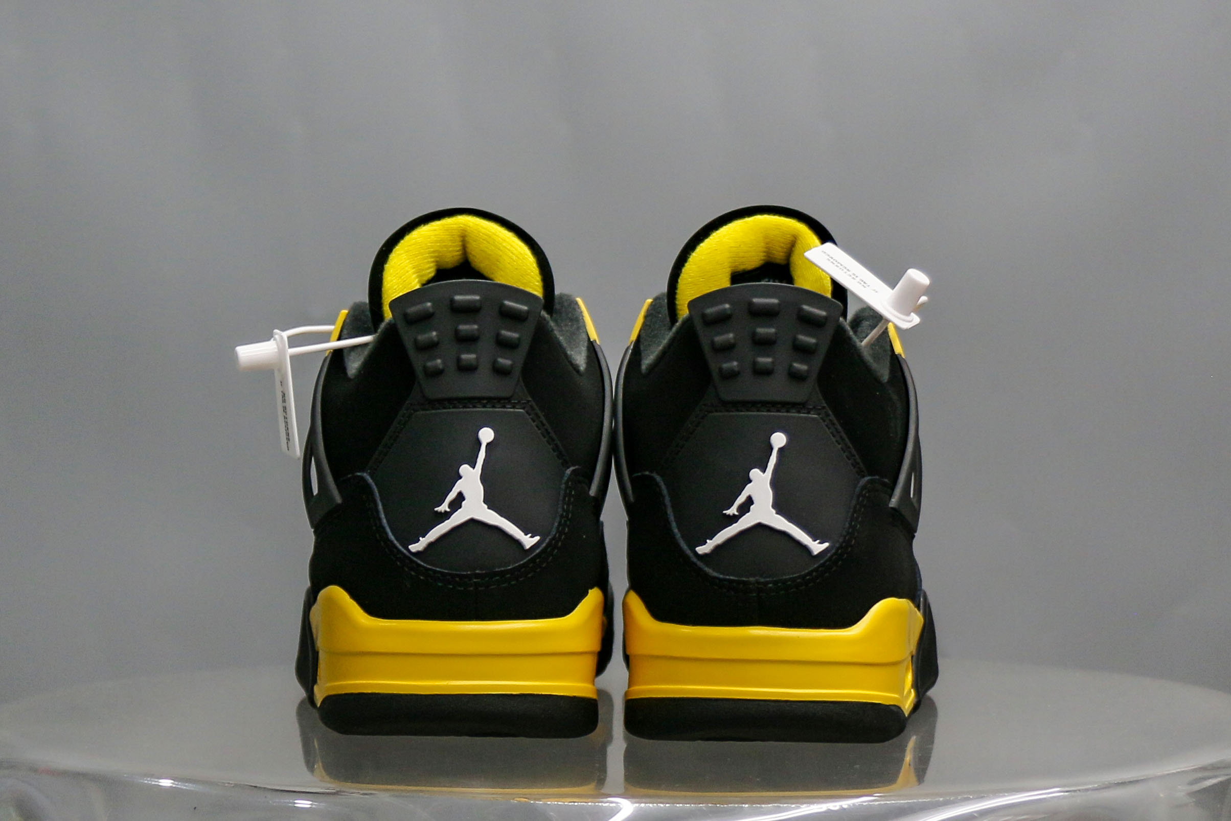 Jordan 4 Retro Thunder (2023) (A2 Batch)