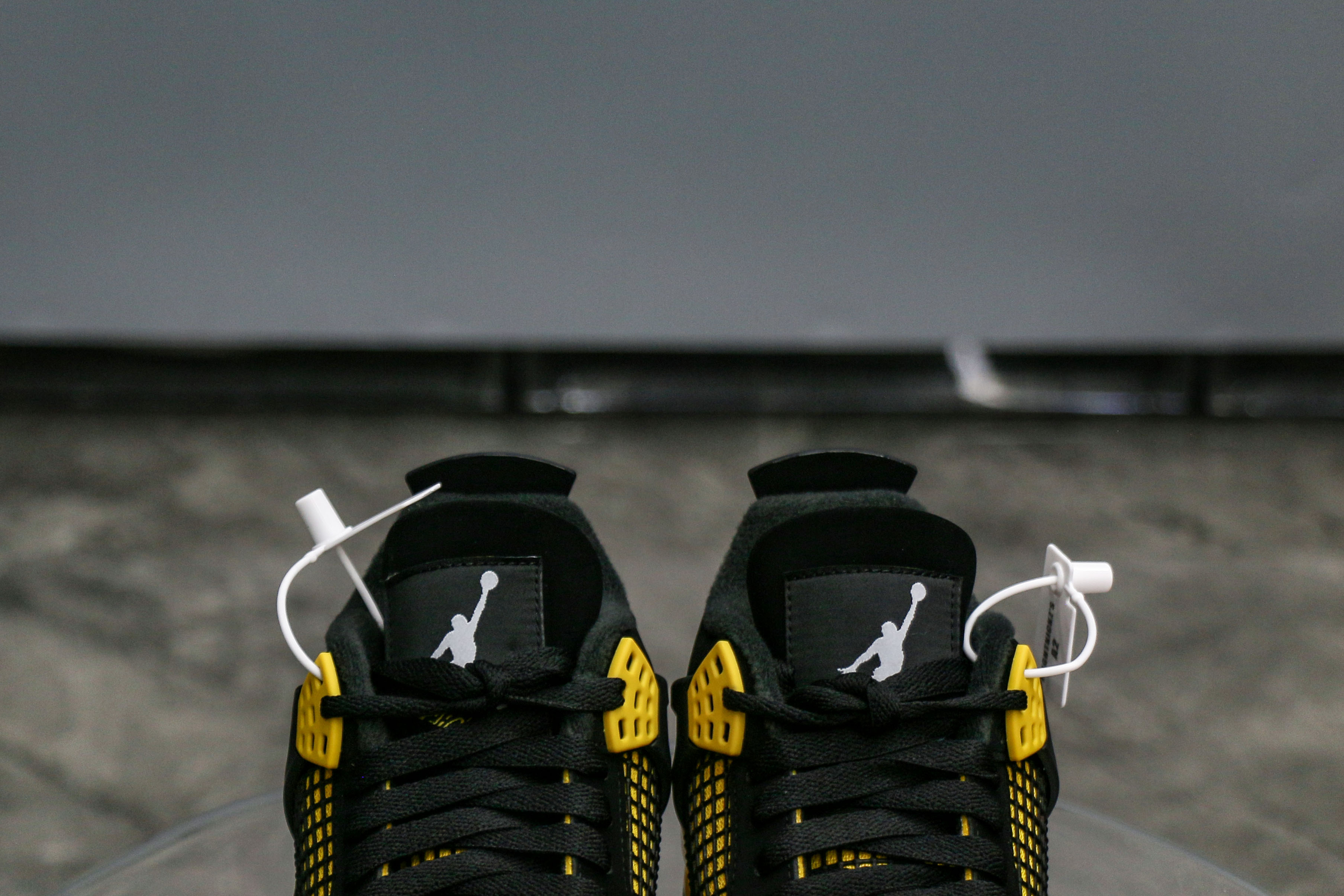 Jordan 4 Retro Thunder (2023) (A2 Batch)