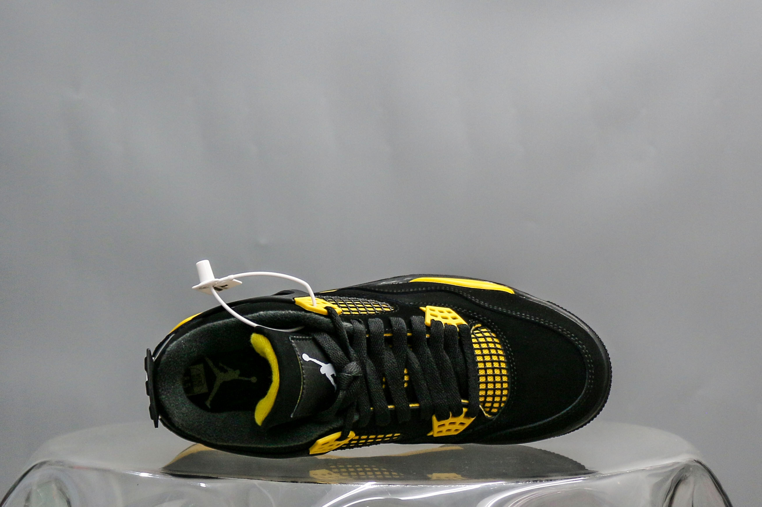 Jordan 4 Retro Thunder (2023) (A2 Batch)