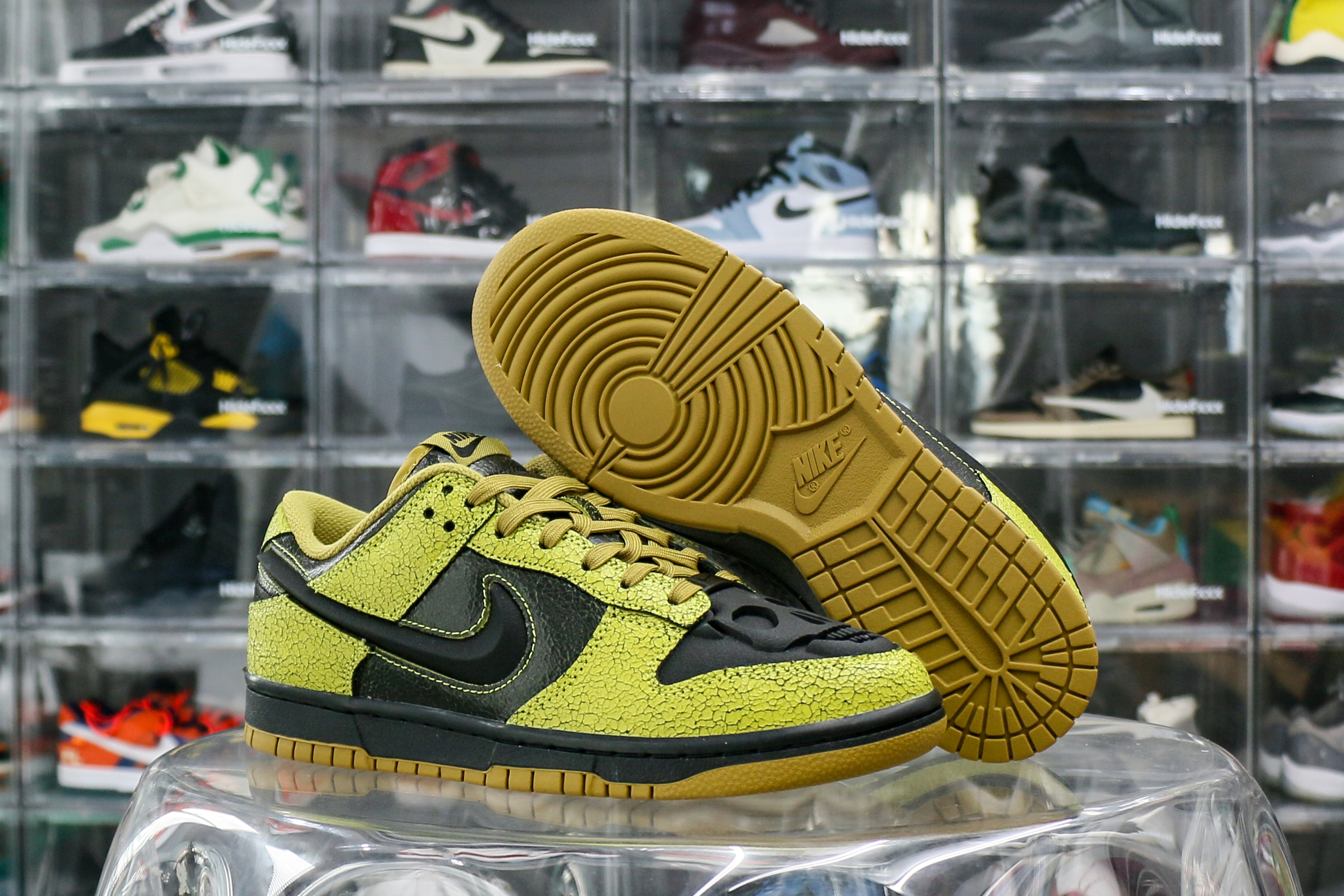 Nike Dunk Low QS Halloween Skull