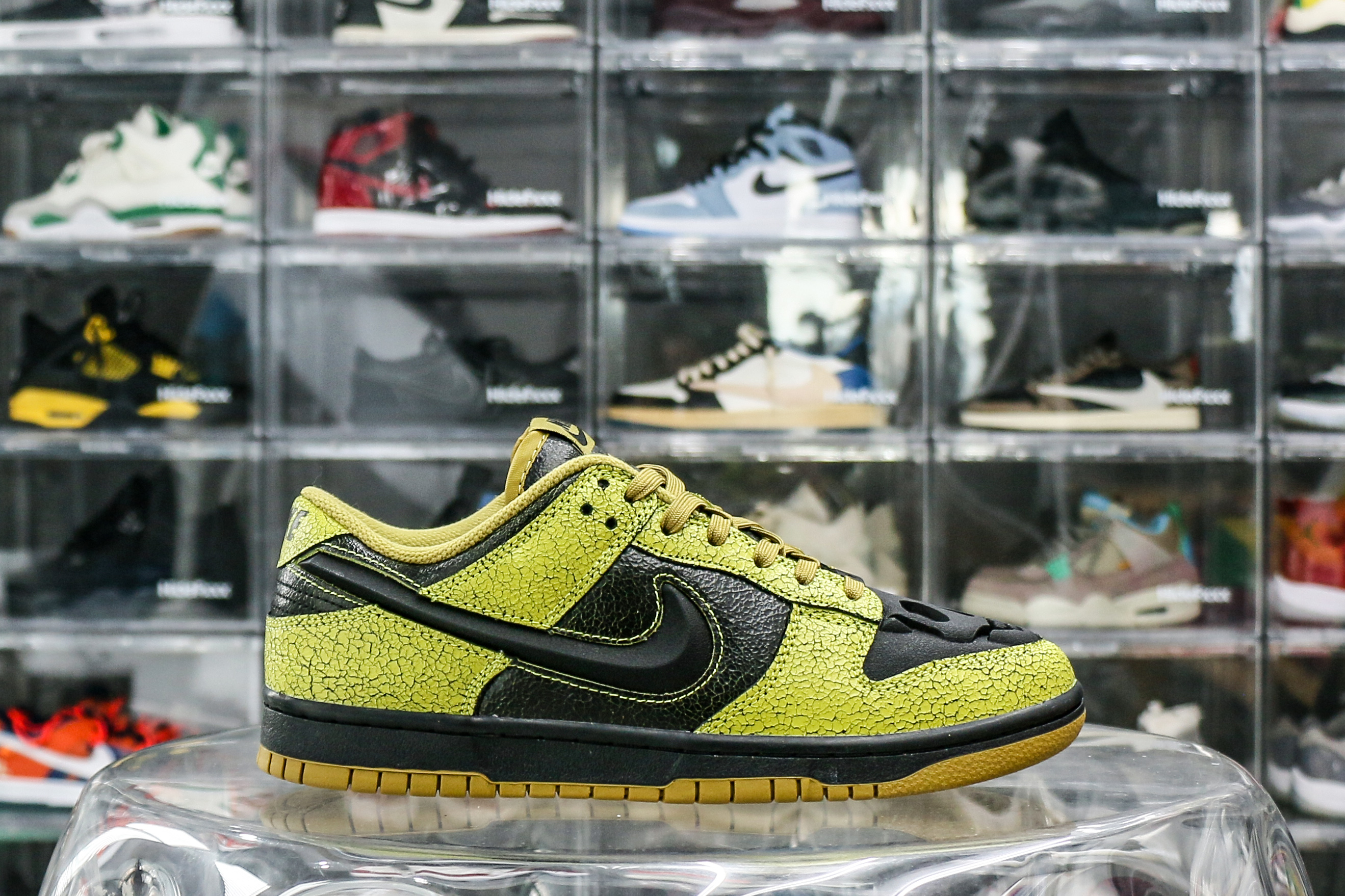 Nike Dunk Low QS Halloween Skull