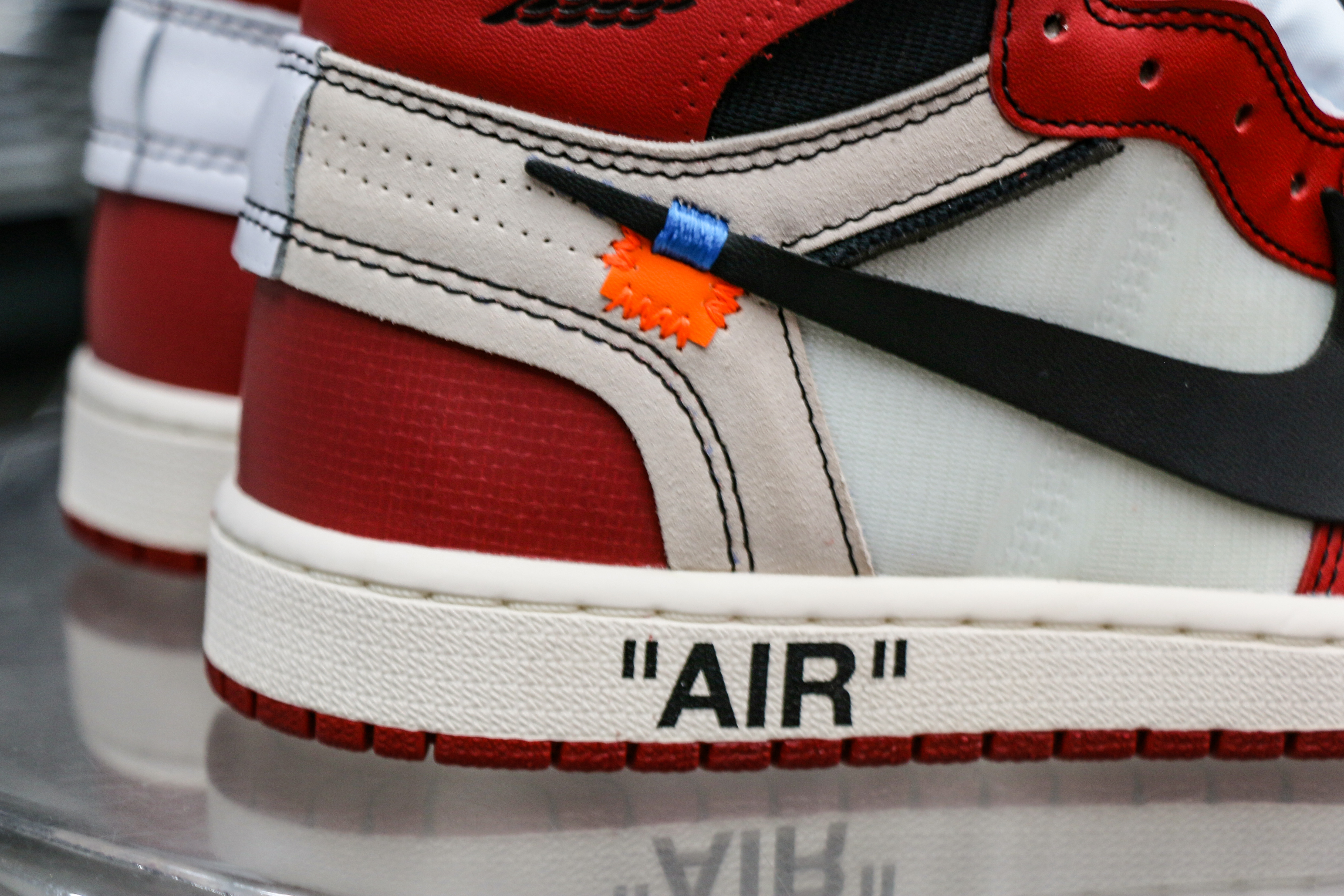 Jordan 1 Retro High Off-White Chicago