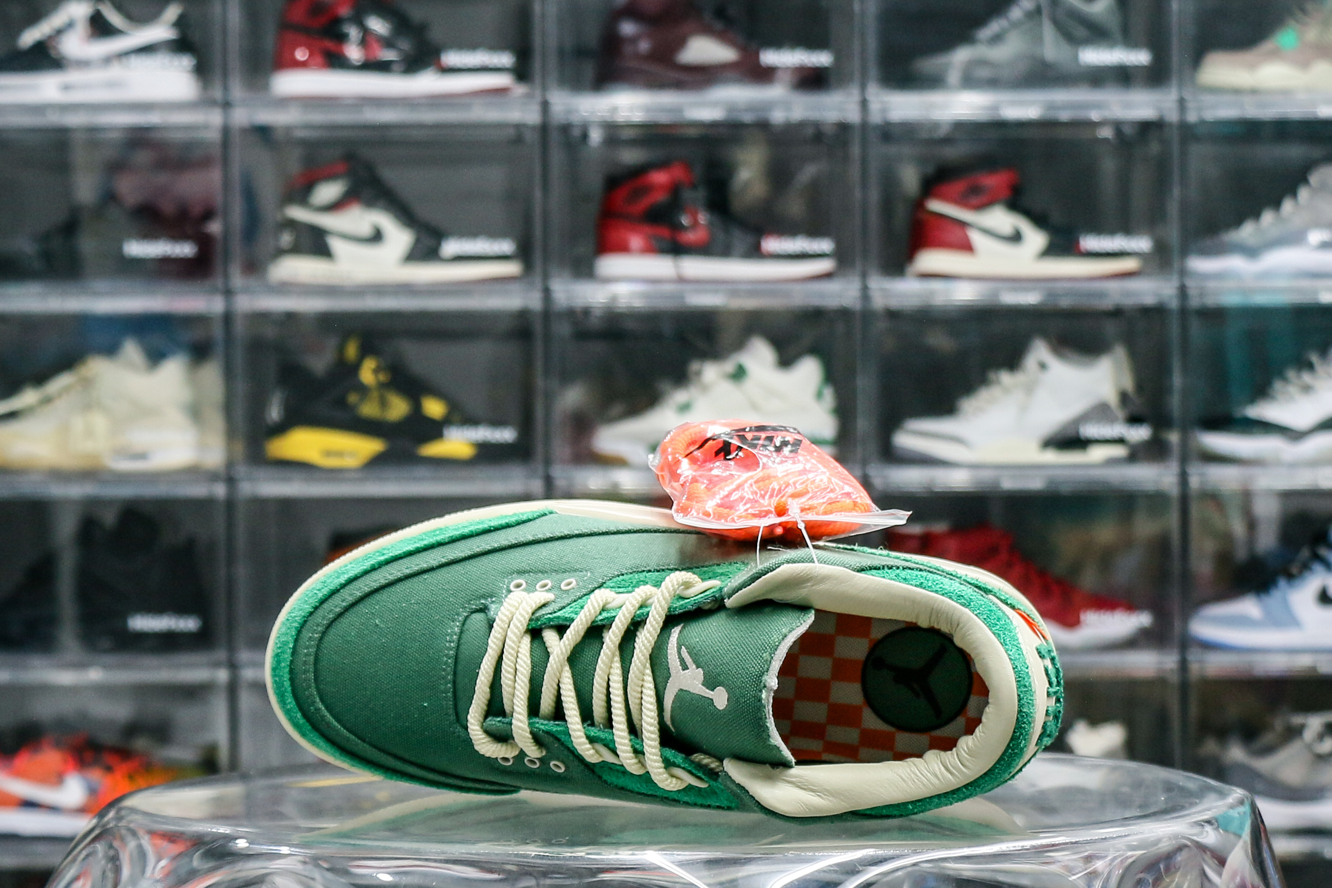 Nina Chanel Abney X Wmns Jordan 3 Retro SP Bicoastal