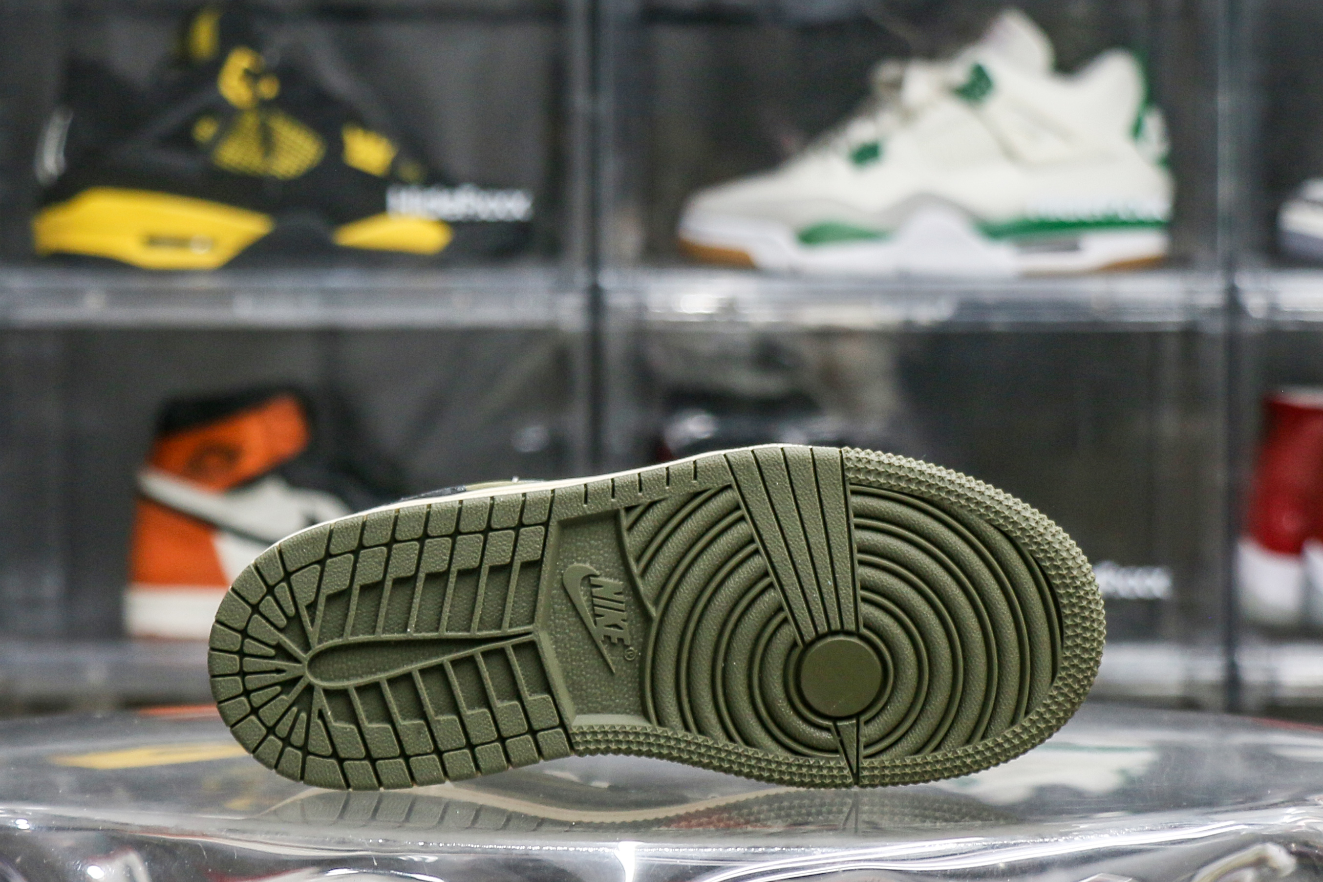 Travis Scott x Jordan 1 Retro Low ‘Reverse Olive / Medium Olive’ Kid (LN5 A1)