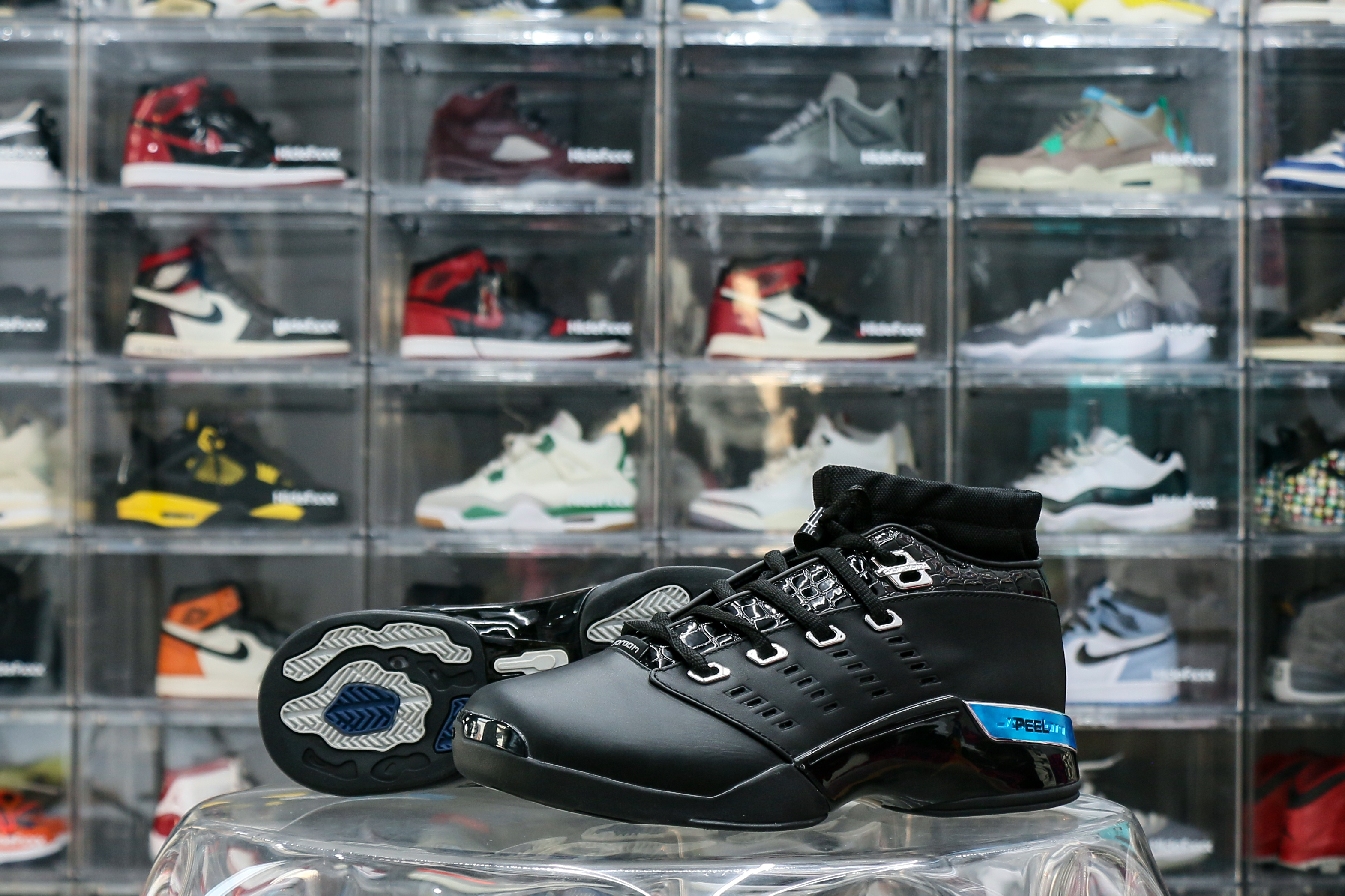 Jordan 17 OG Low Black Chrome (Regular box)