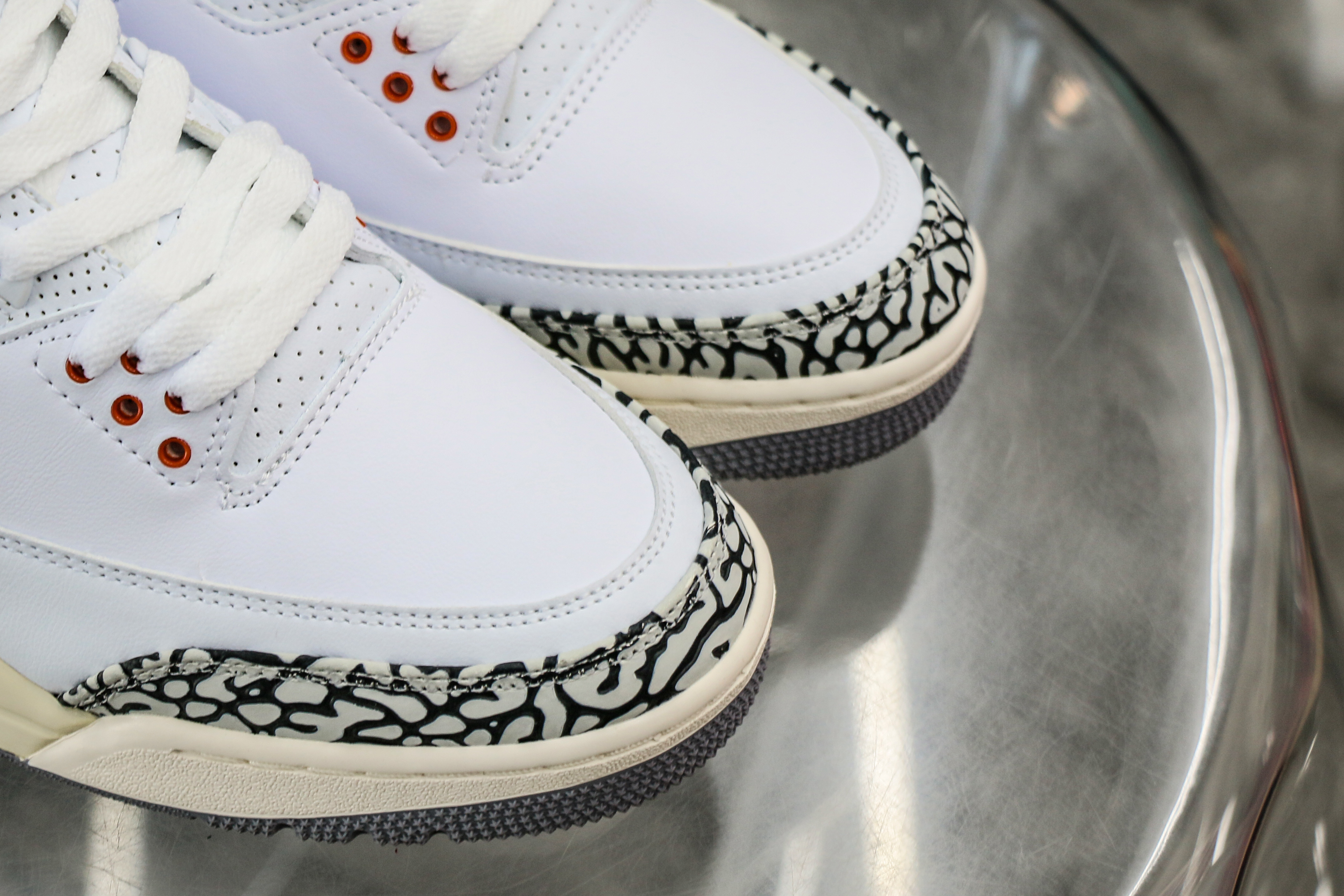 Air Jordan 3 Retro Georgia Peach 2024