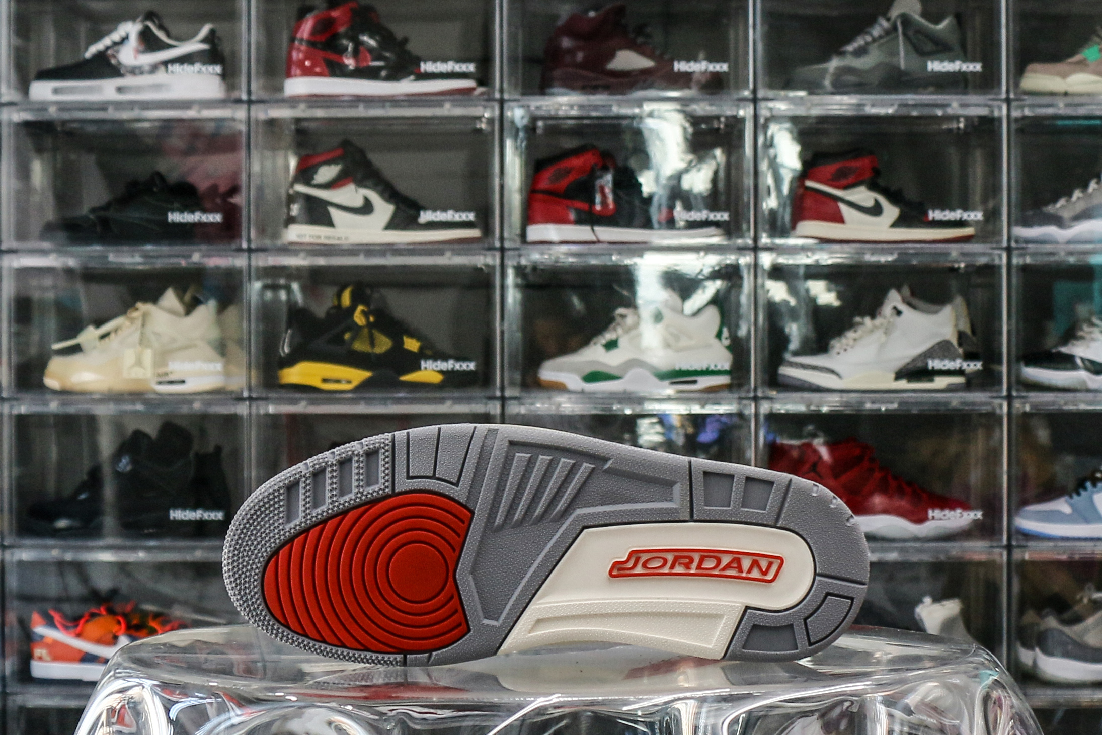 Air Jordan 3 Retro Georgia Peach 2024