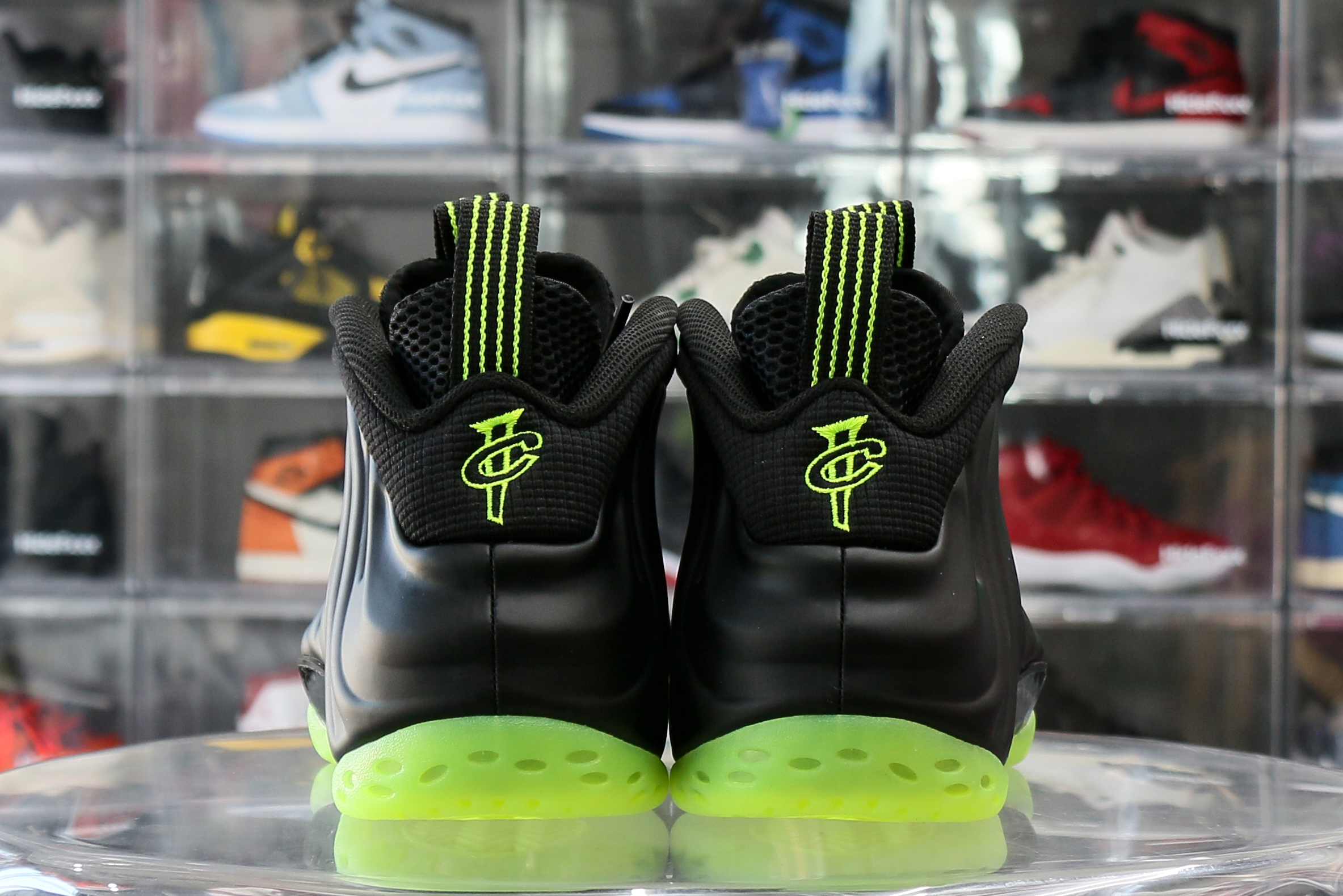 Nike Air Foamposite One Black Volt 2025