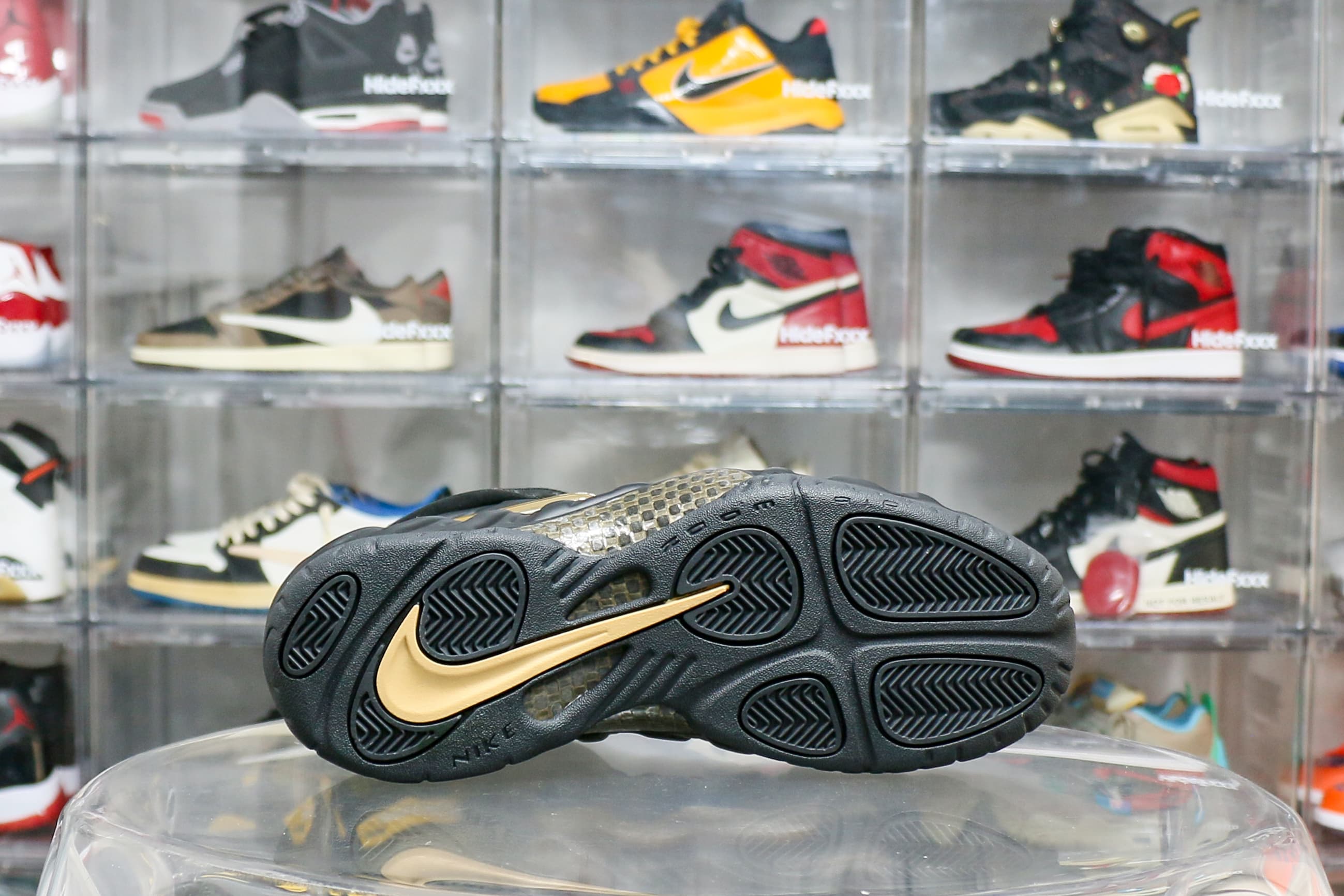 Nike Foamposite Pro Black Metallic Gold