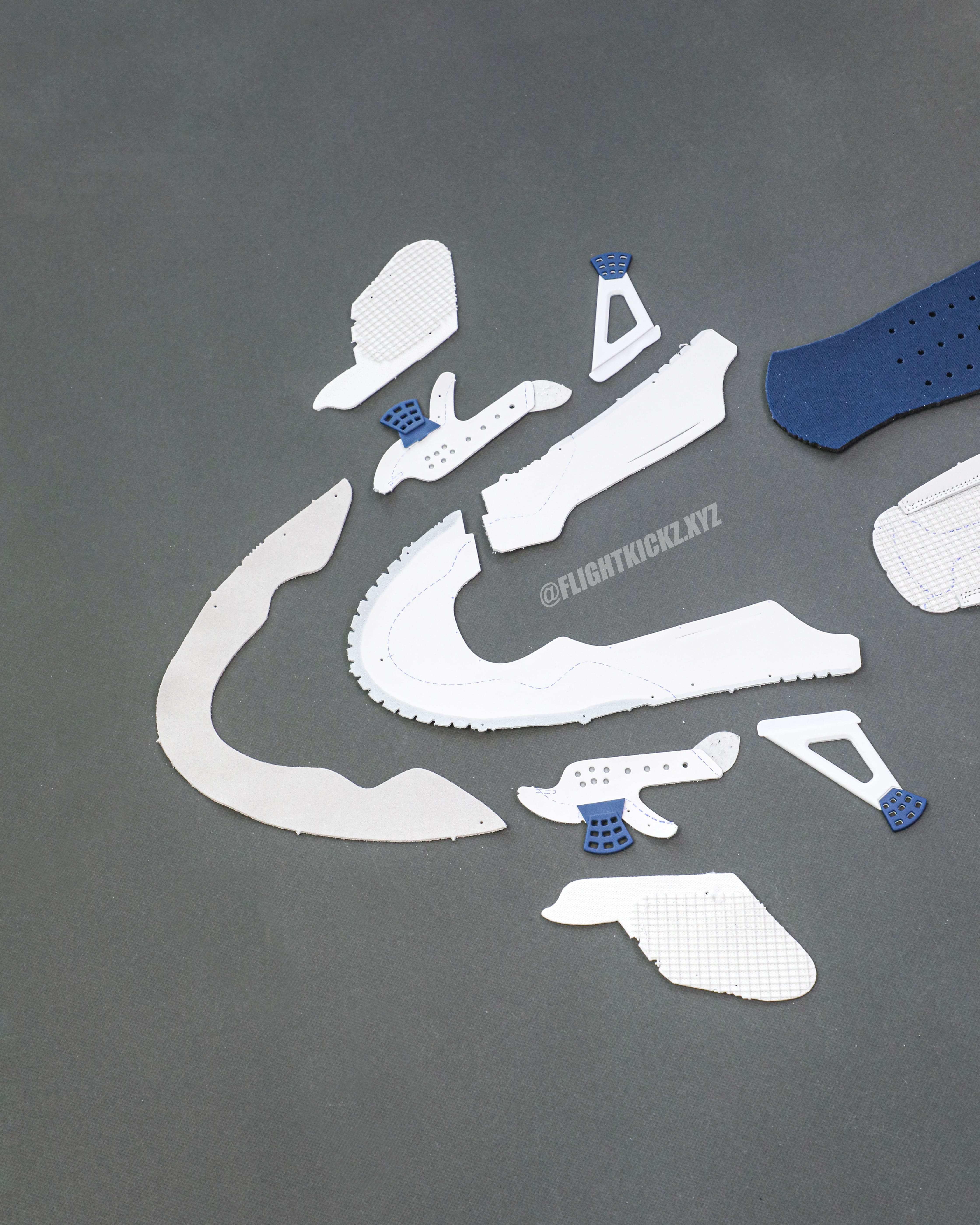 Nike SB x Air Jordan 4 “Navy Blue” 2025 (LN5 A1 Batch)