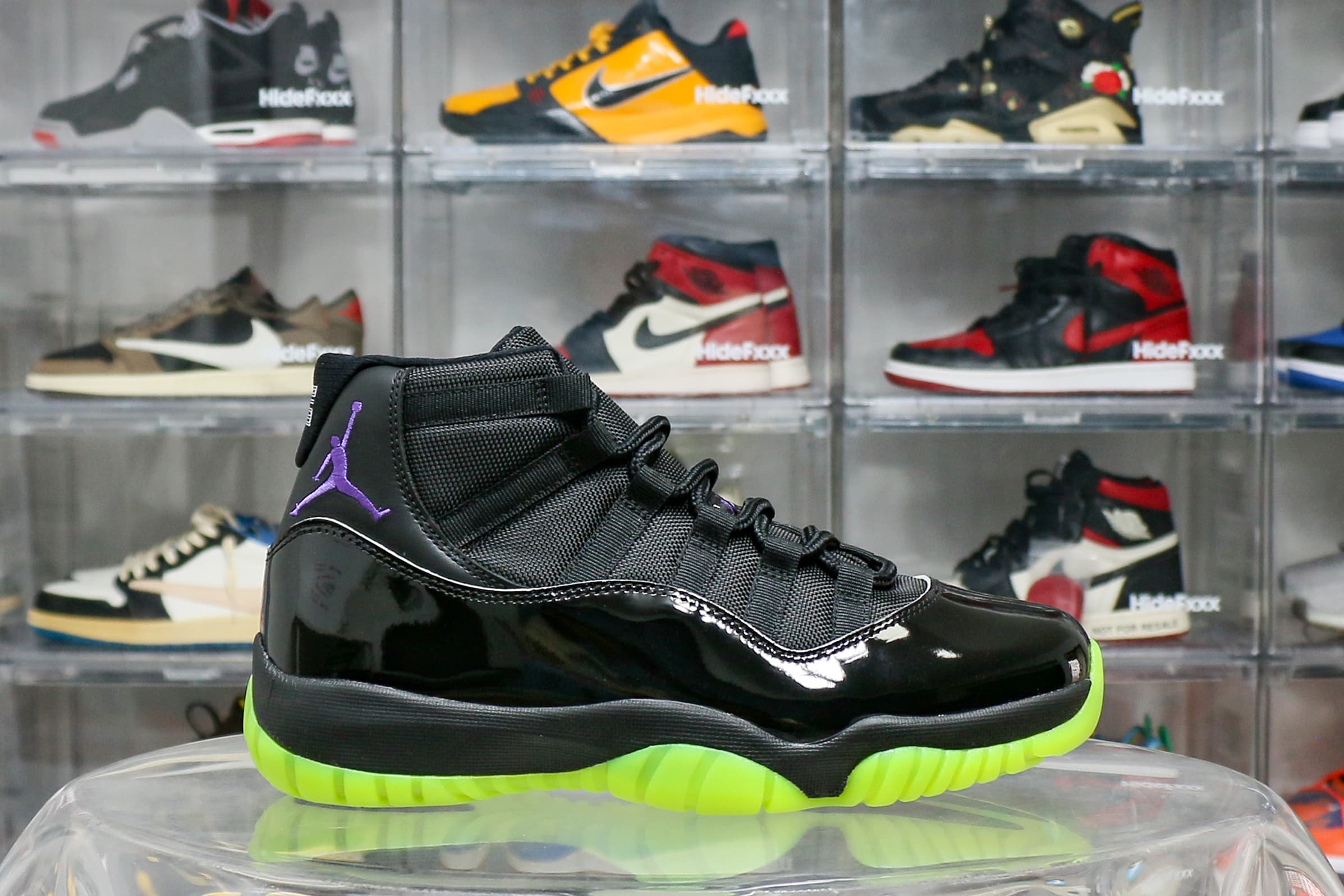 Air Jordan 11 Retro “Black Barely Volt” 2025