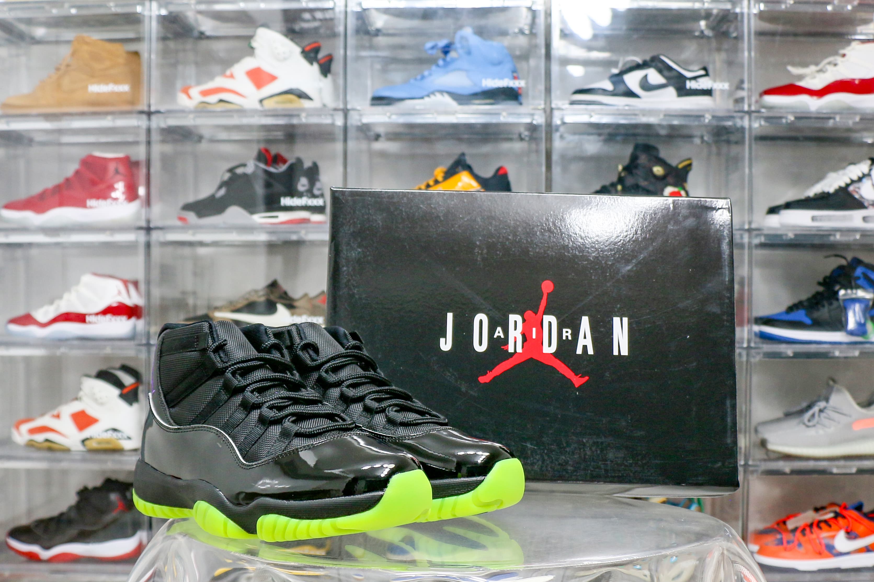 Air Jordan 11 Retro “Black Barely Volt” 2025