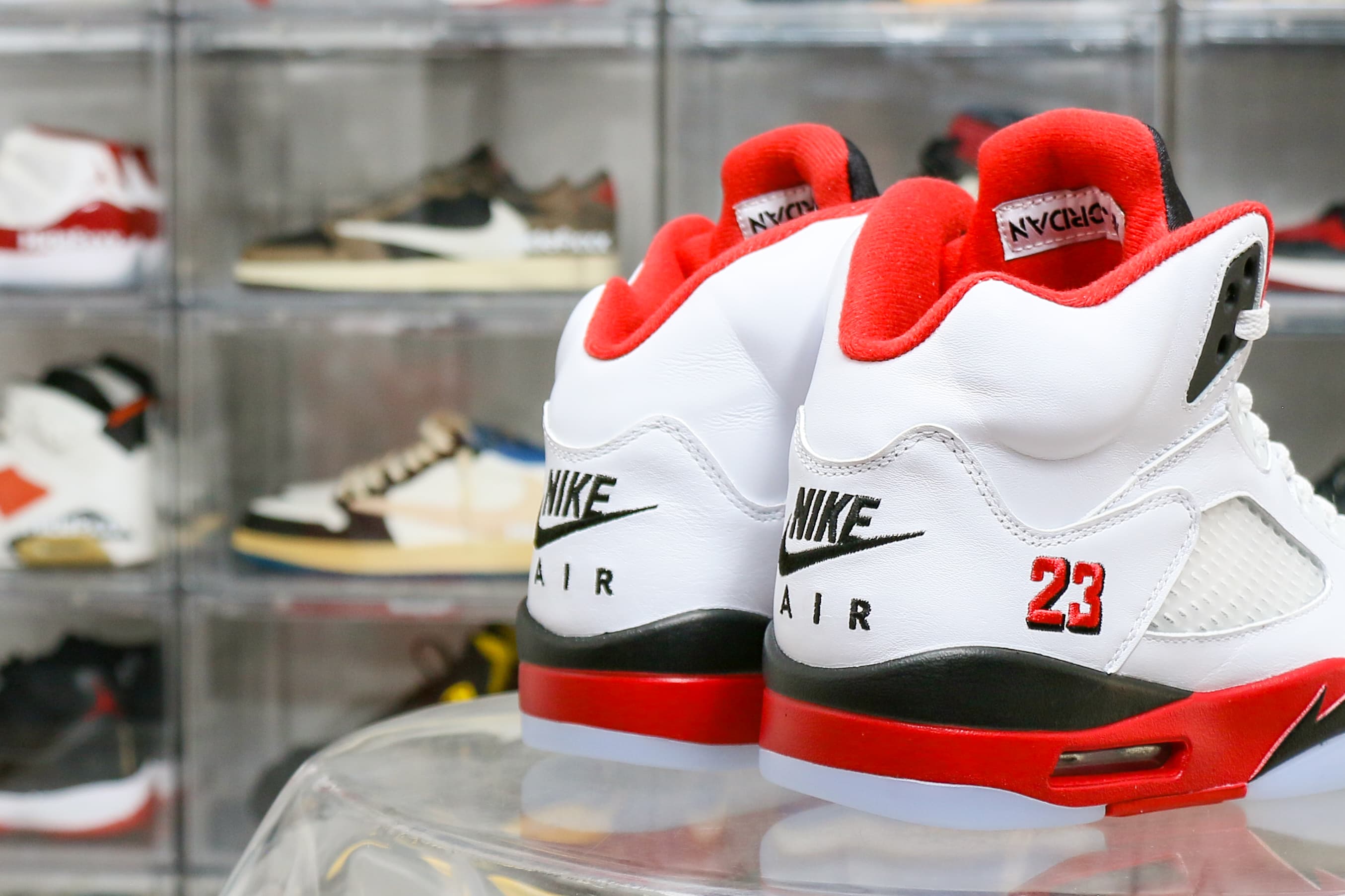 Air Jordan 5 Fire Red Black Tongue 2025 (Ln5 A1)