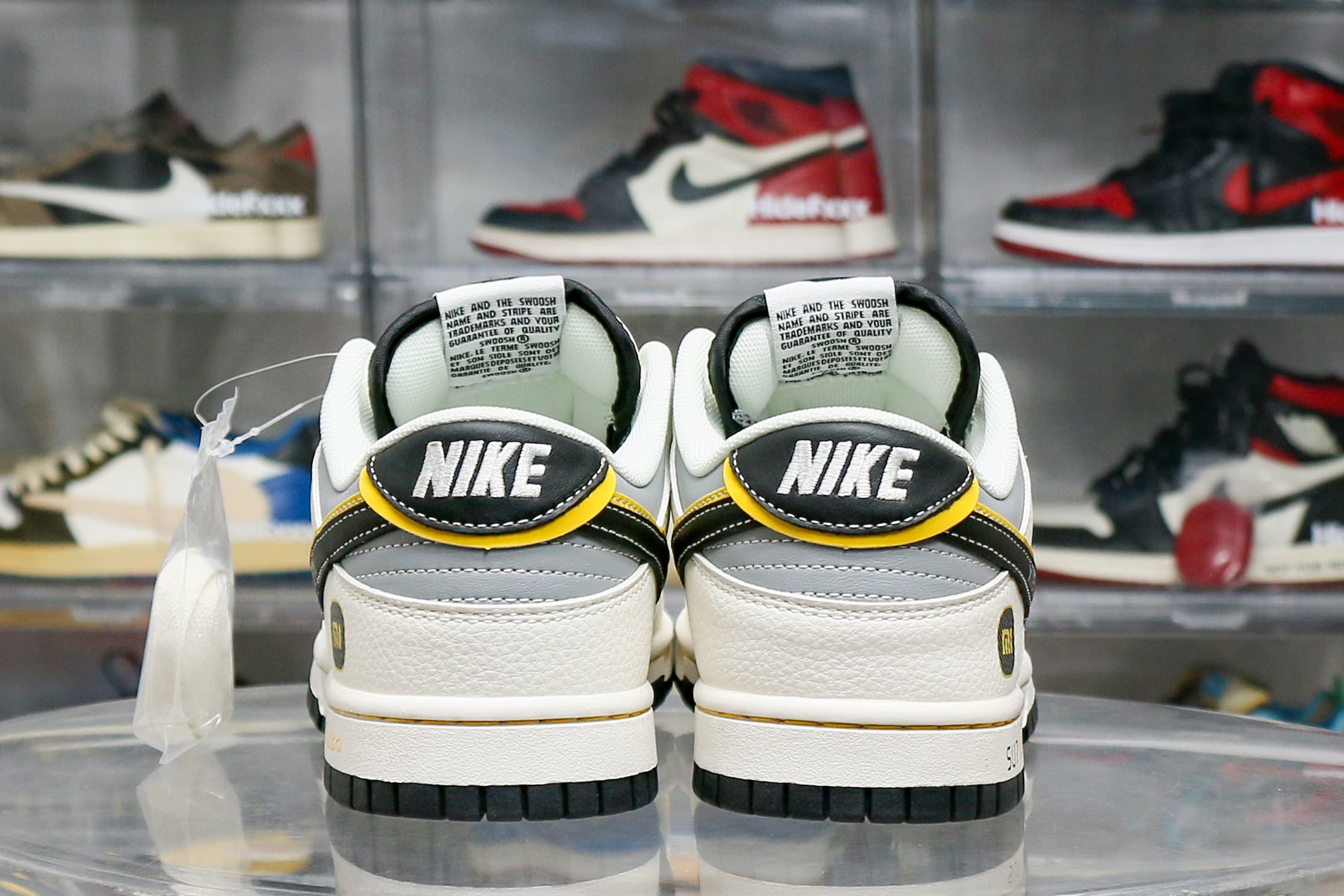 Nike SB Dunk Low x Xiaomi Su7