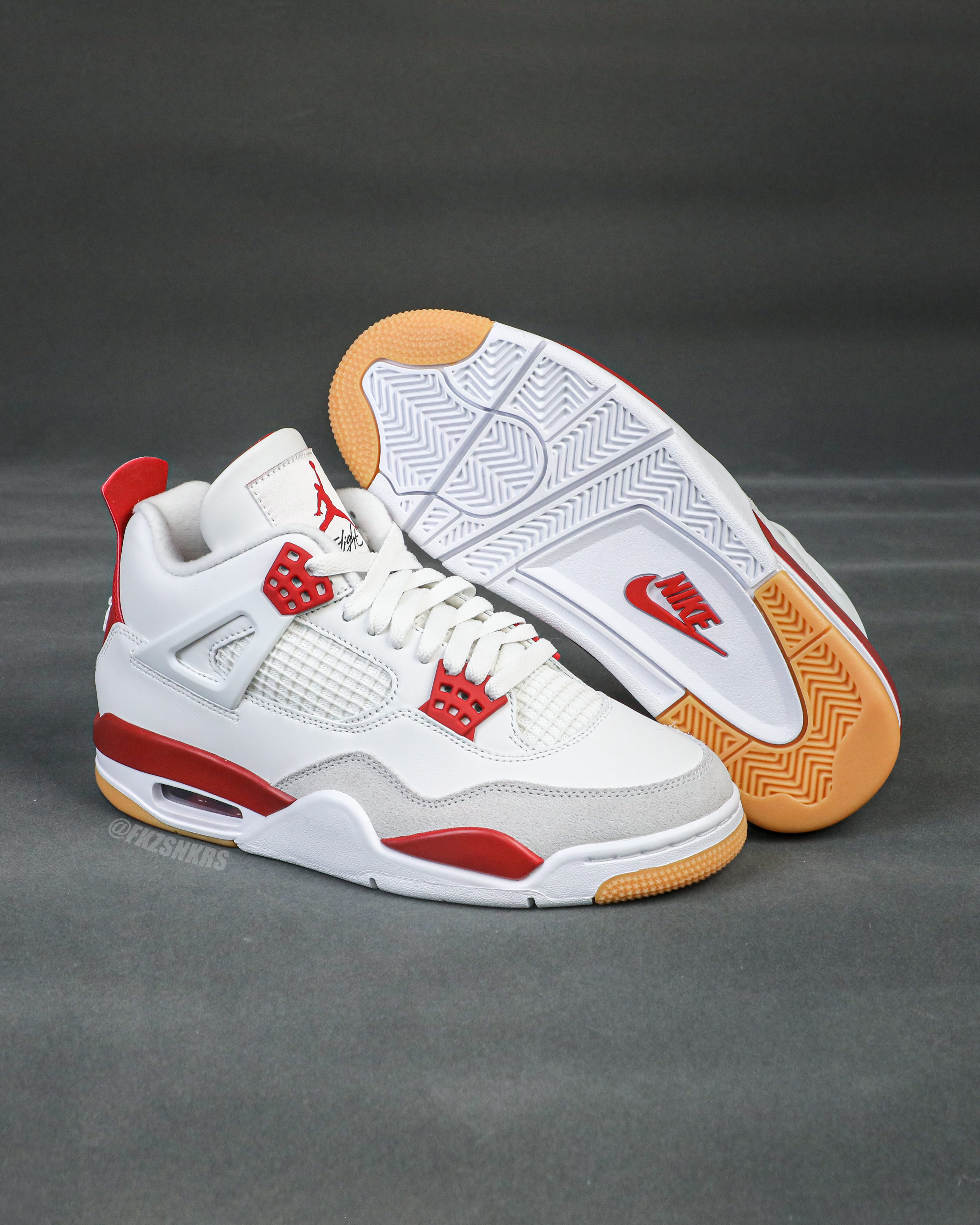 Nike SB x Air Jordan 4 Varsity Red is a Family & Friends (LN5 A1 Batch)