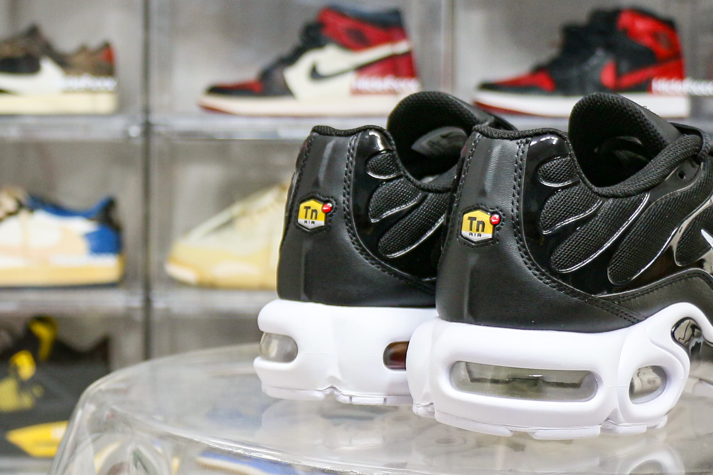 Nike Air Max Plus Black White