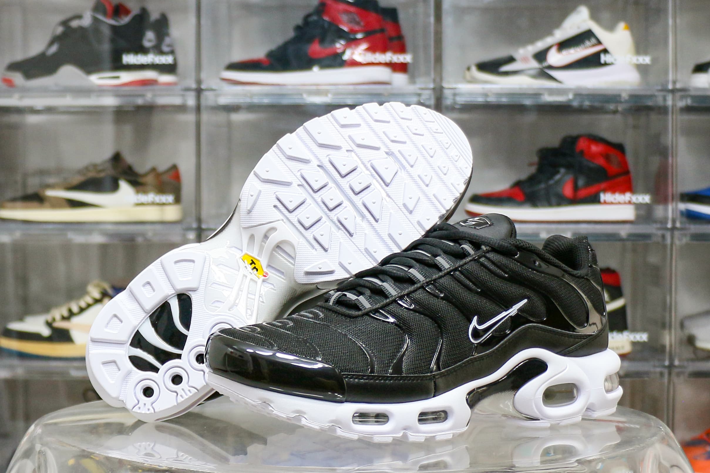 Nike Air Max Plus Black White