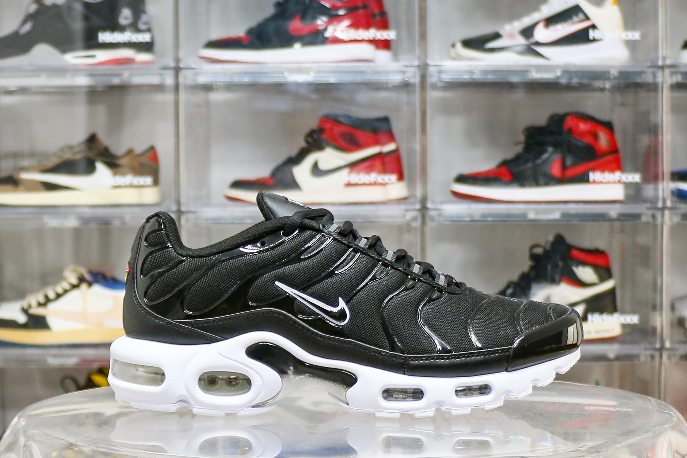 Nike Air Max Plus Black White