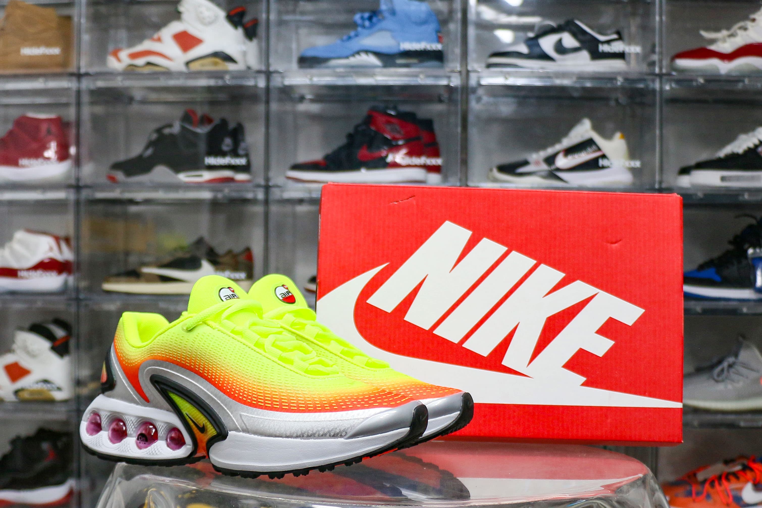 Air Max DN SE Cyber Bright Crimson