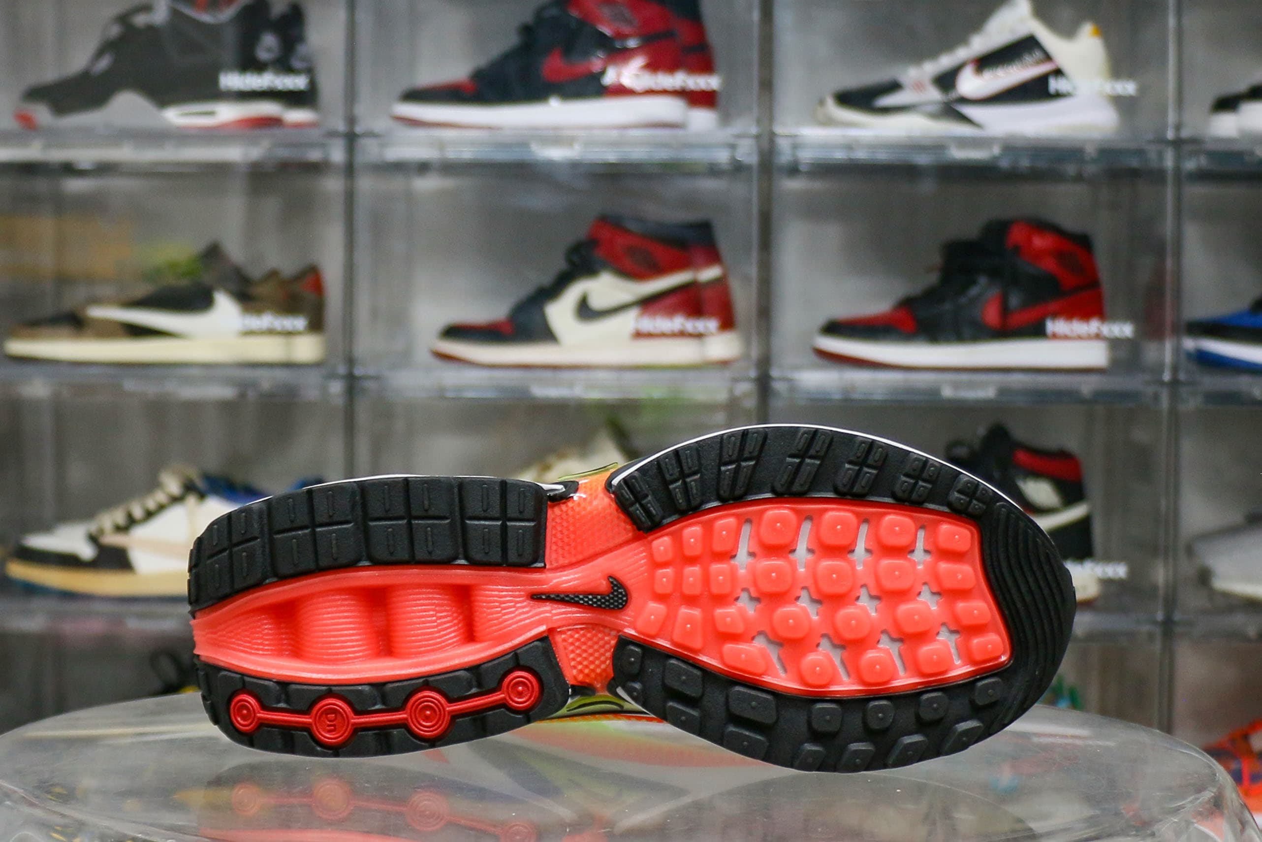 Air Max DN SE Cyber Bright Crimson